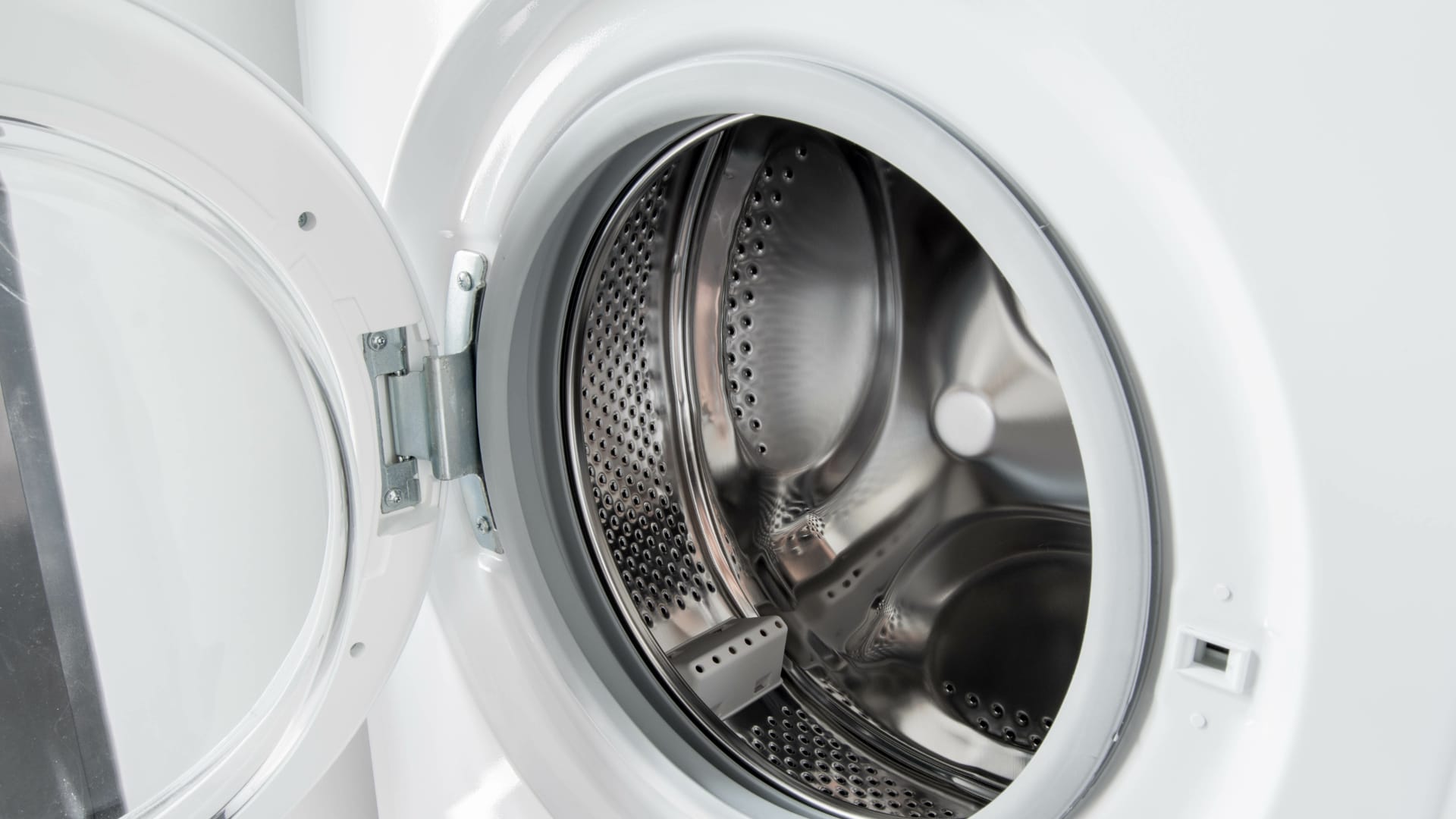 Featured image for “LG Washing Machine OE Error Code Explained”